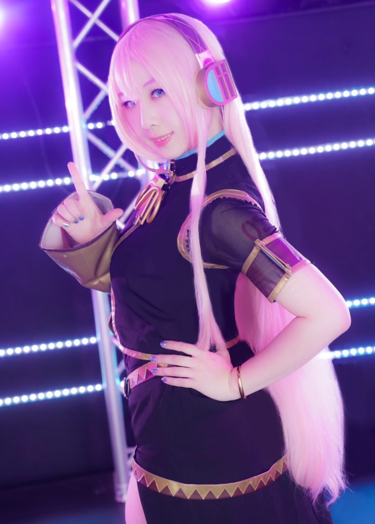 【巡音ルカ15周年記念写真集】巡る体音