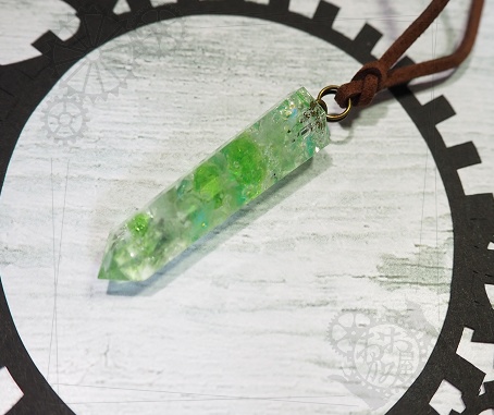 天然石とガラスのレジン柱ペンダント