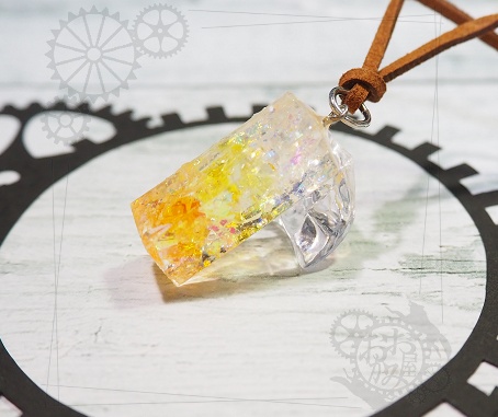 グラデーションレジンペンダント