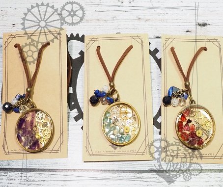 ジャンクと天然石のロングペンダント