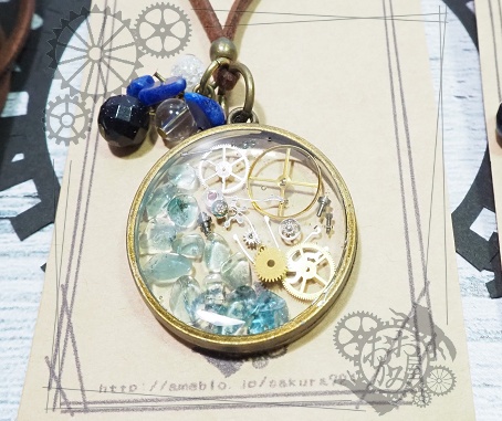 ジャンクと天然石のロングペンダント