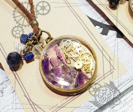 ジャンクと天然石のロングペンダント