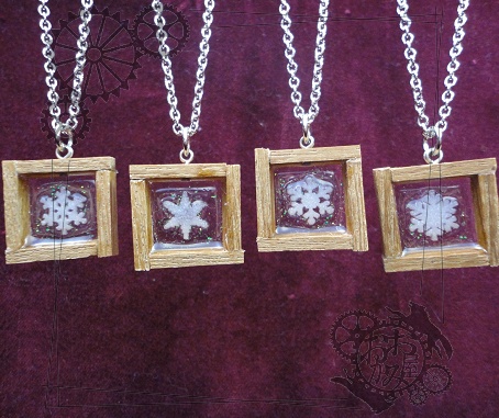 雪の標本ペンダント