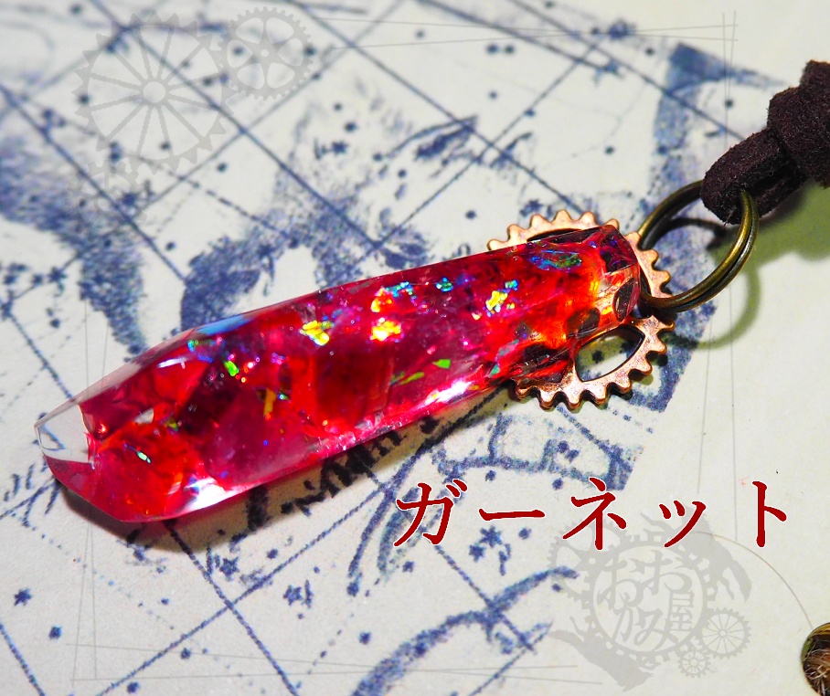 天然石とガラスのレジン柱ペンダント 鉱石型