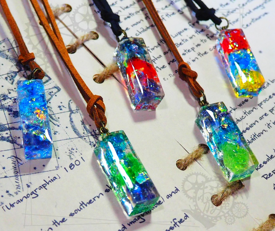 ガラス入りレジンペンダント・濃いめ