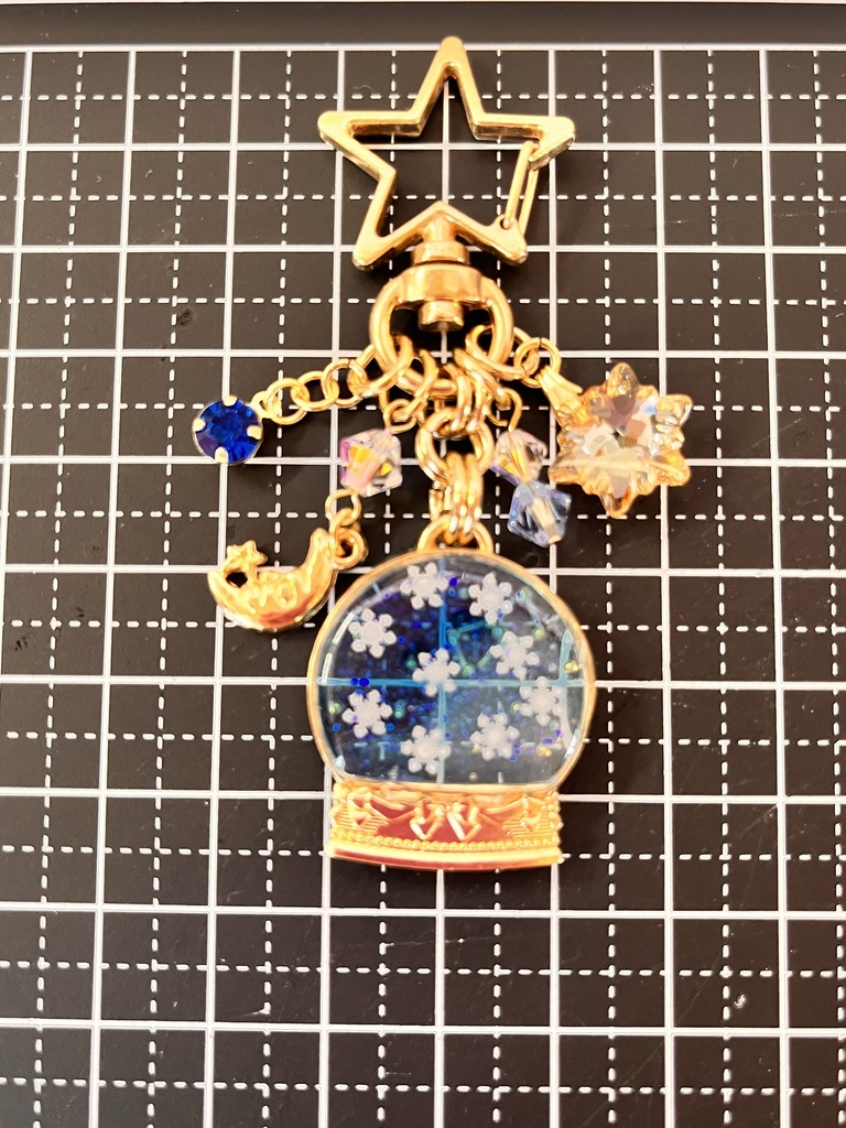 【28日21時〜販売!】寒空の星たちのスノードームバッグチャーム