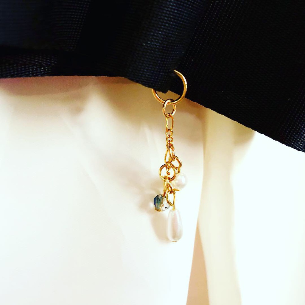 スワロフスキーとパールのビジュー付きバレッタ