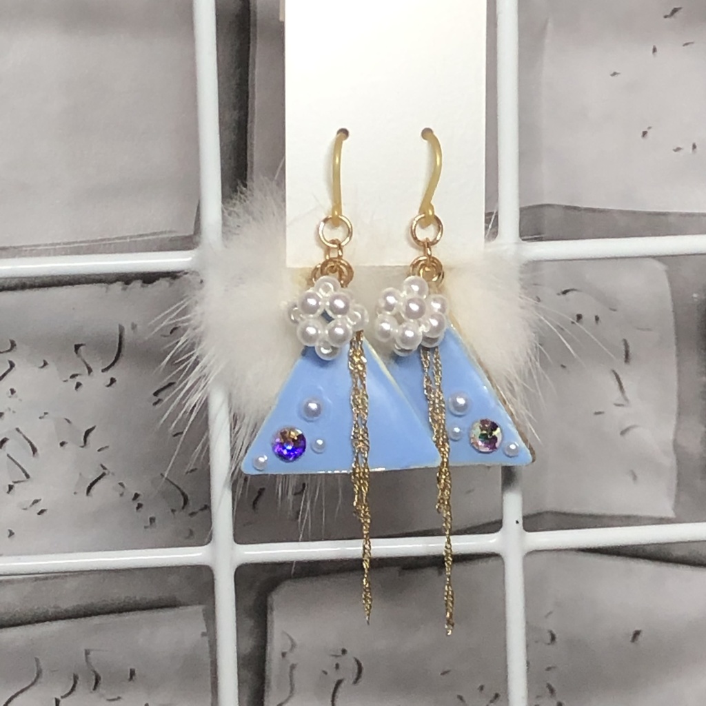 スワロフスキーの春色ピアス イヤリング(マカロンブルー)