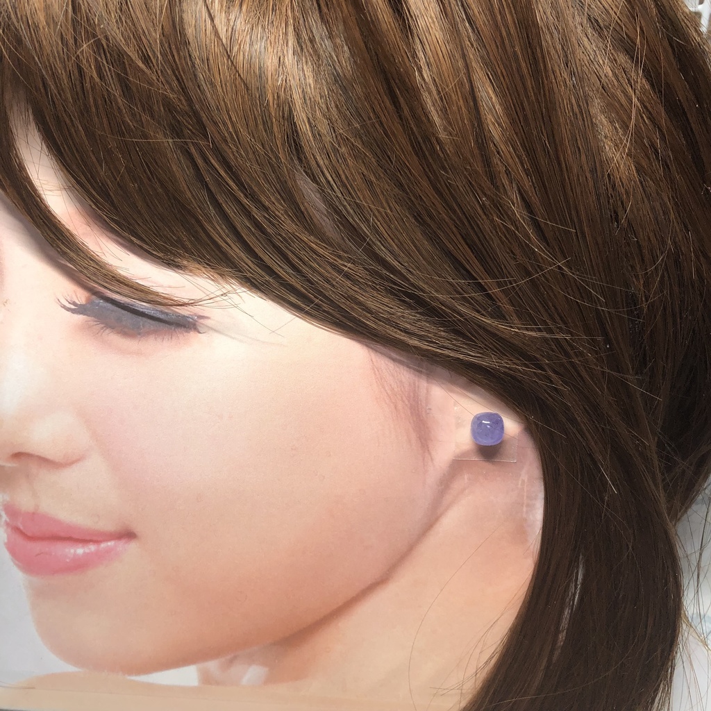 宝石質タンザナイトの1粒ピアス
