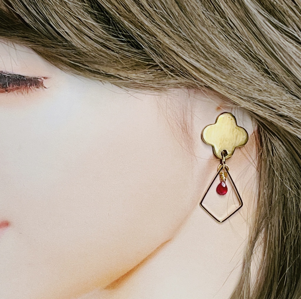 宝石質AAAルビー使用幸せのクローバーピアス(イヤリング可)