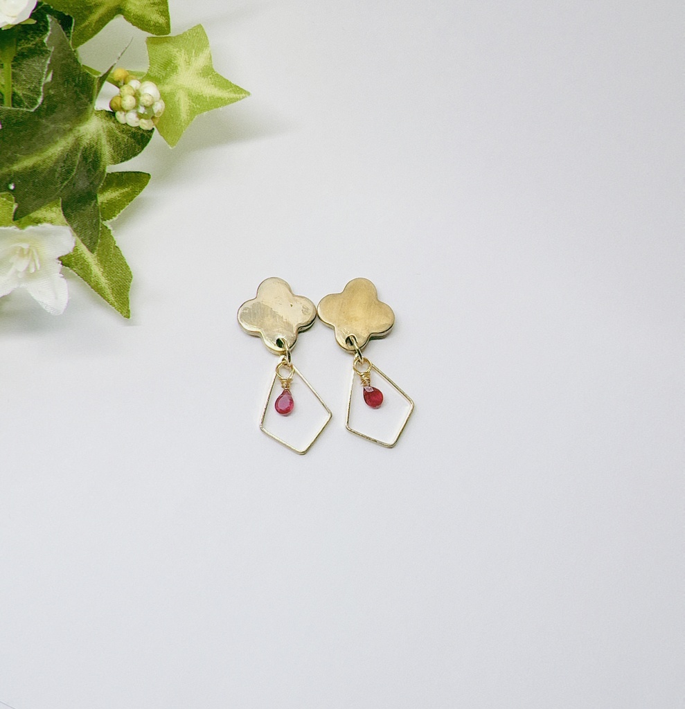 宝石質AAAルビー使用幸せのクローバーピアス(イヤリング可)