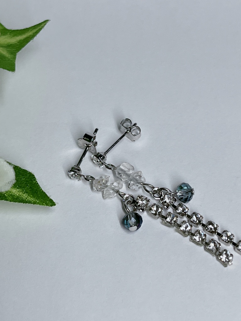 AAAハーキマーダイヤモンドラフロックのダイヤレーンピアス(イヤリング変更可)