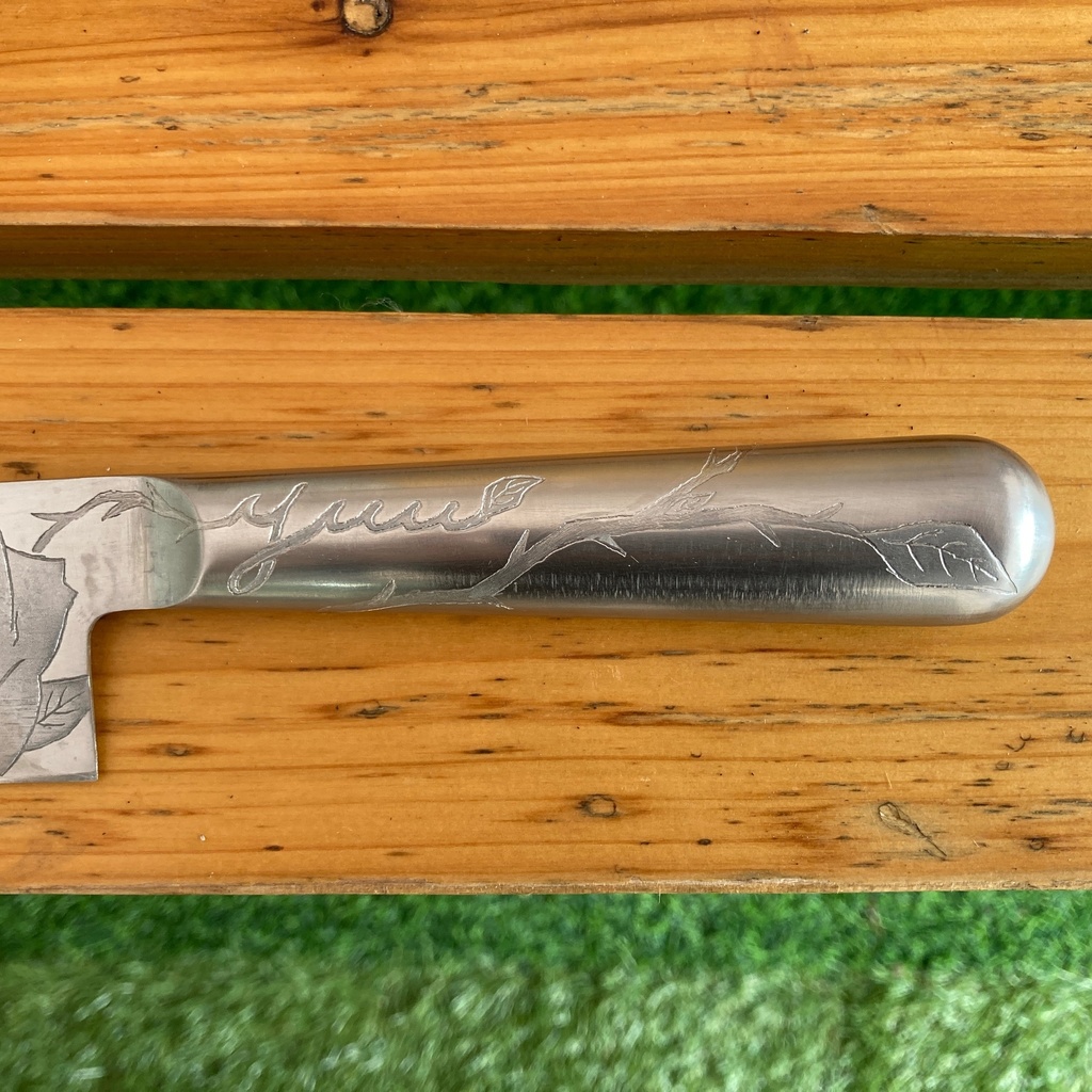 薔薇模様の牛刀包丁(刃渡り180mm)