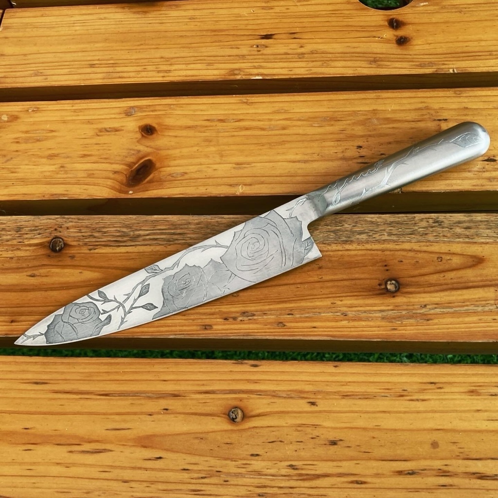 薔薇模様の牛刀包丁（刃渡り180mm）