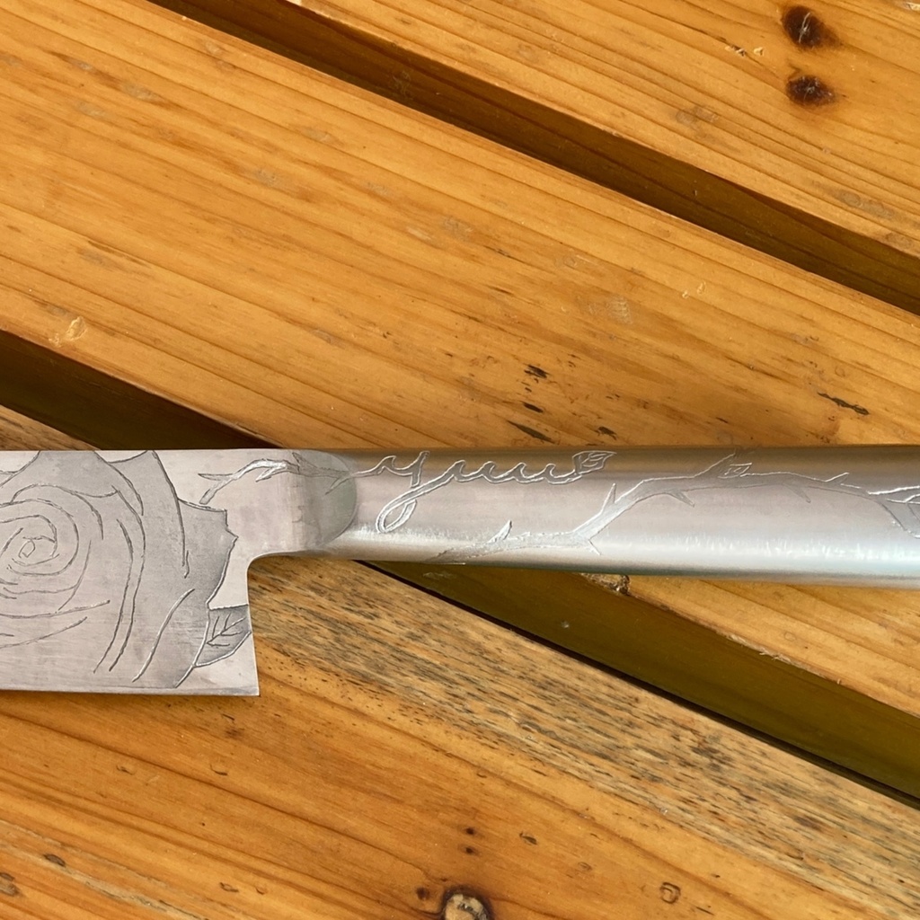 薔薇模様の牛刀包丁(刃渡り180mm)