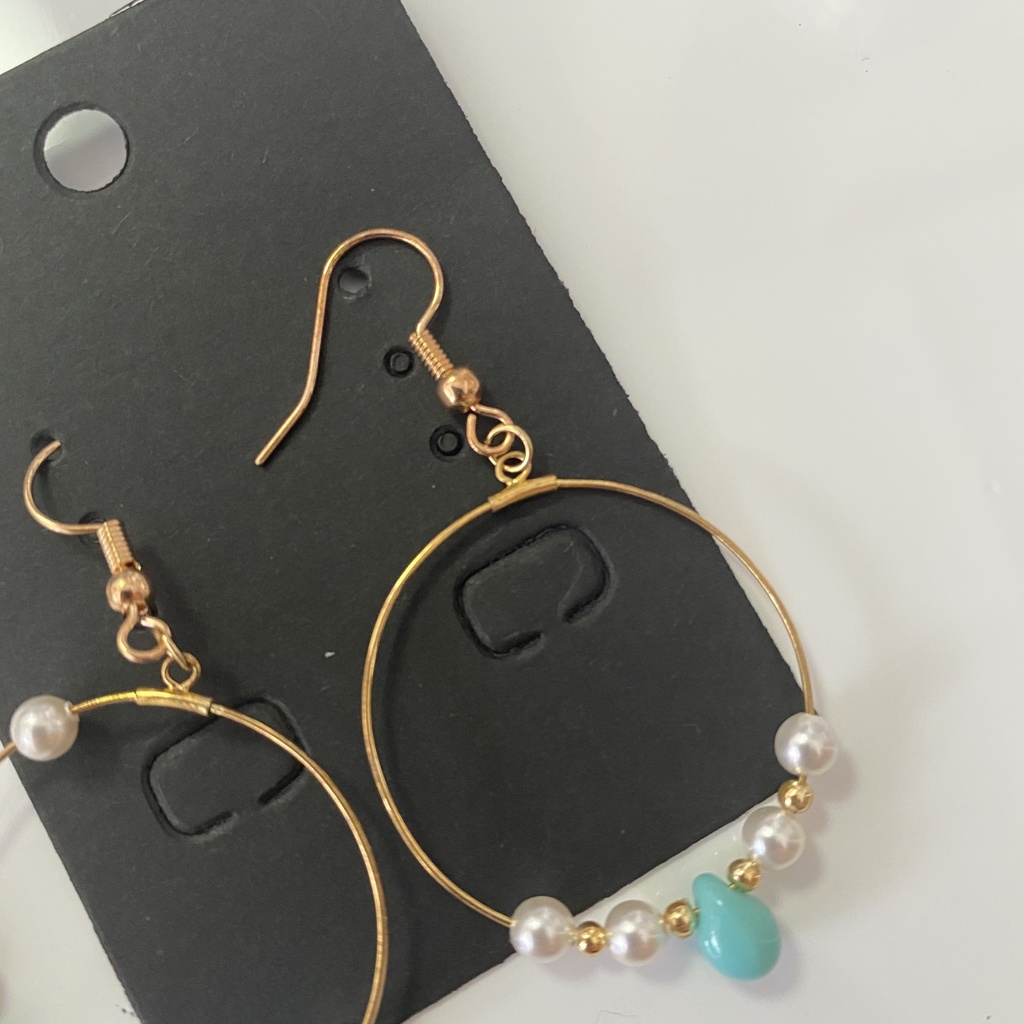 ターコイズブルー・ビーズピアス