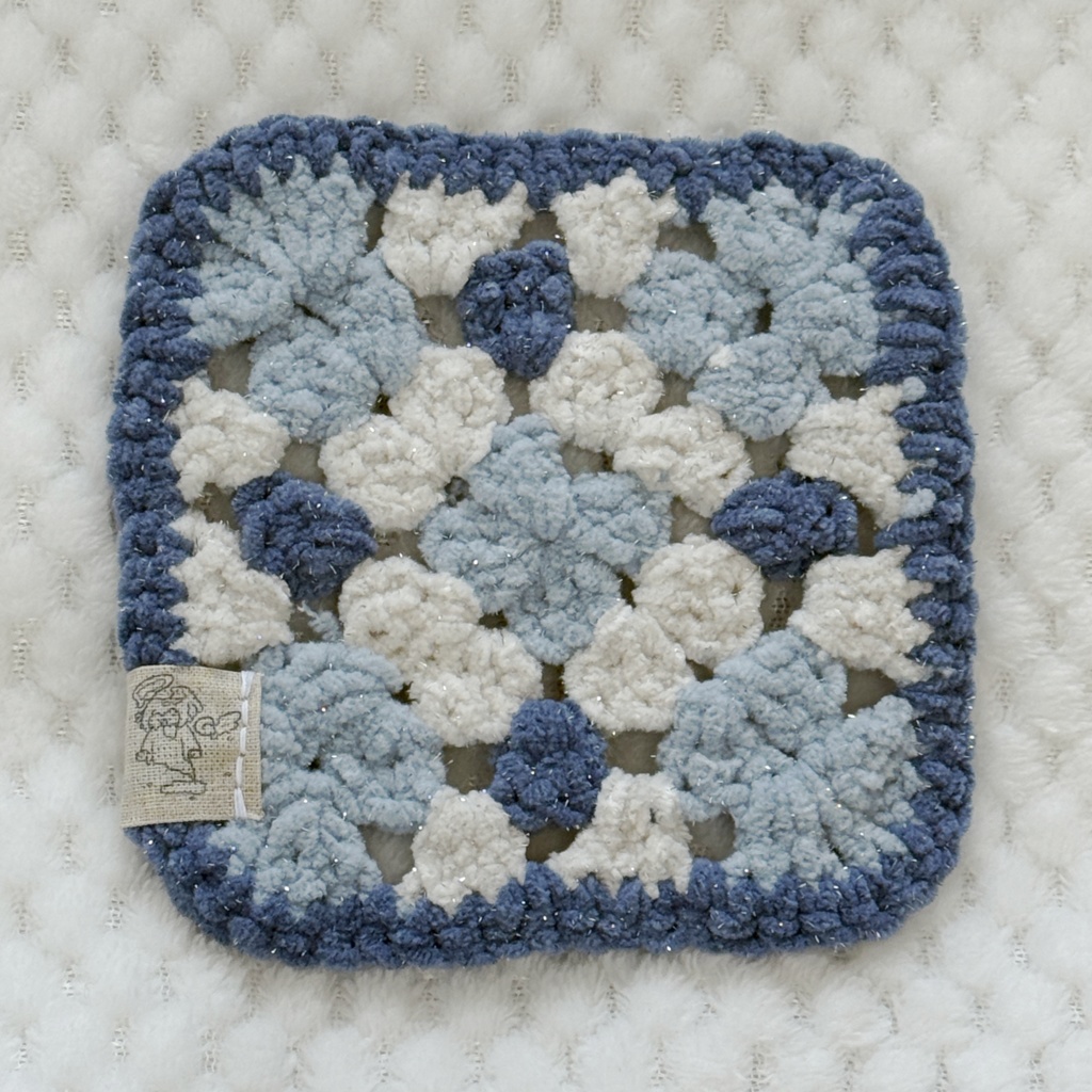 ぷっくりあたたかみのある🍀四葉のクローバーコースター✨