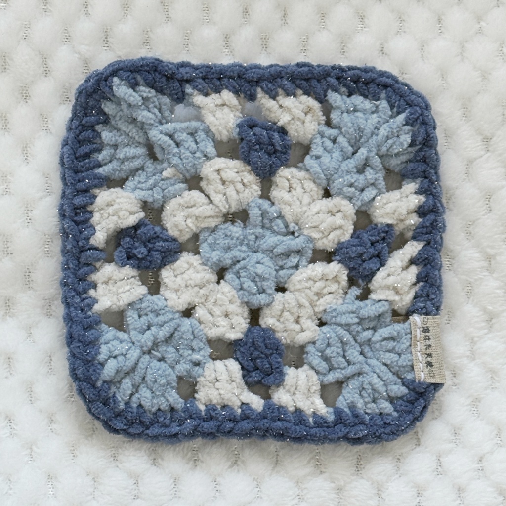 ぷっくりあたたかみのある🍀四葉のクローバーコースター✨