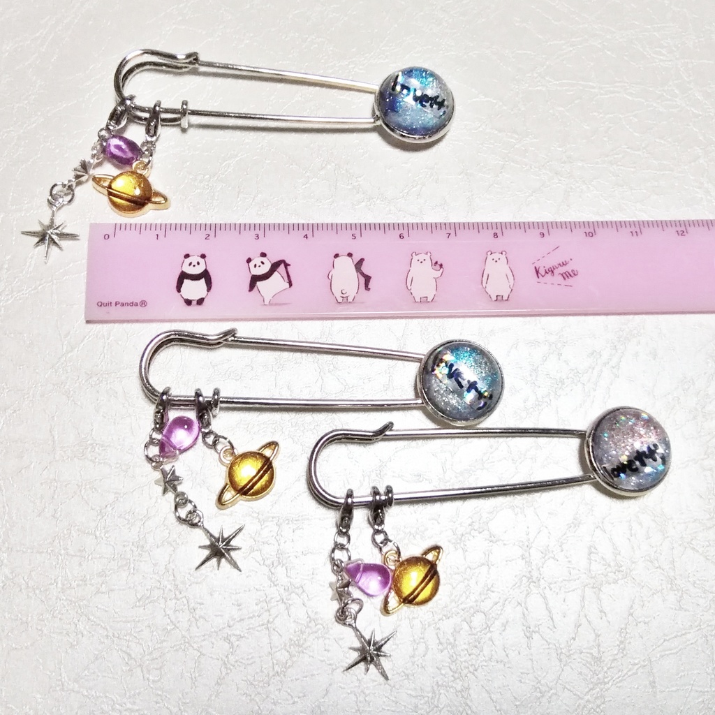 宇宙っぽいブローチ