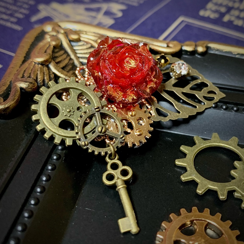 開花の鍵 ブローチ