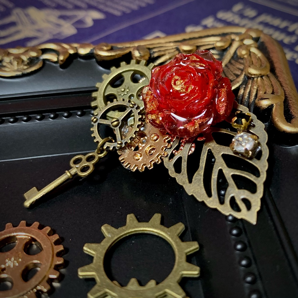 開花の鍵 ブローチ