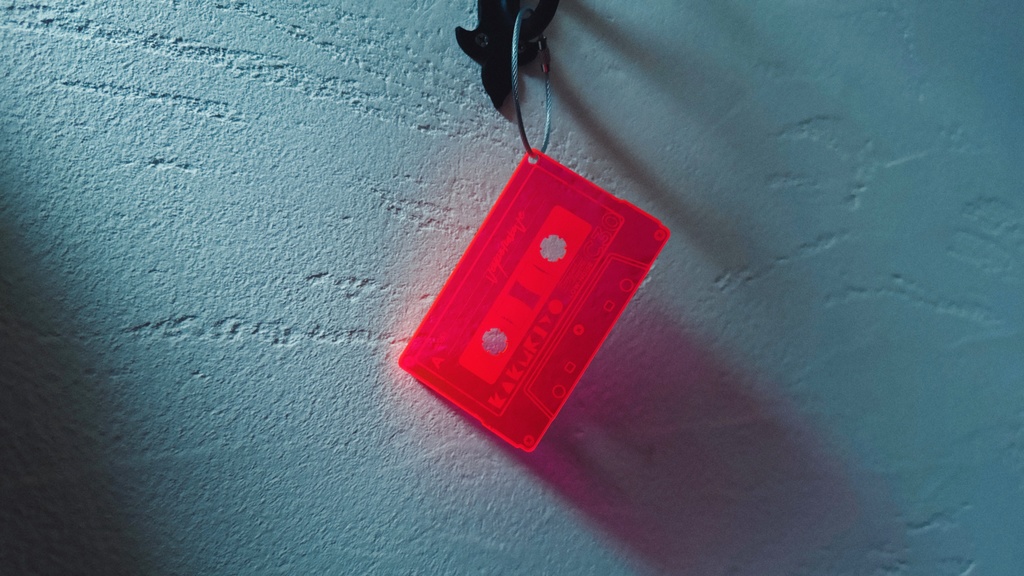 Vaperwaves acrylic keychain fluorescent pink