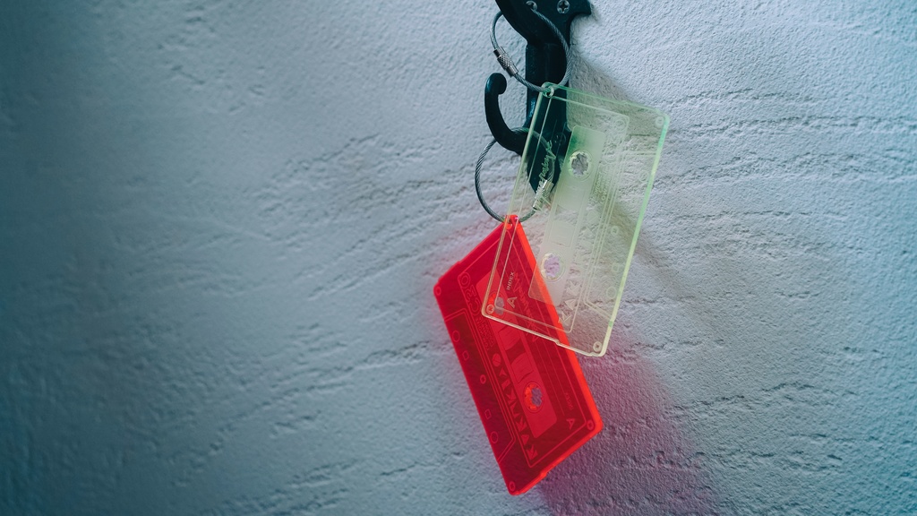 Vaperwaves acrylic keychain fluorescent green edge