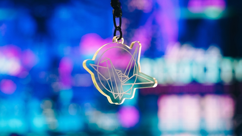 KAKURIYO key charm "crane" fluorescent green edge