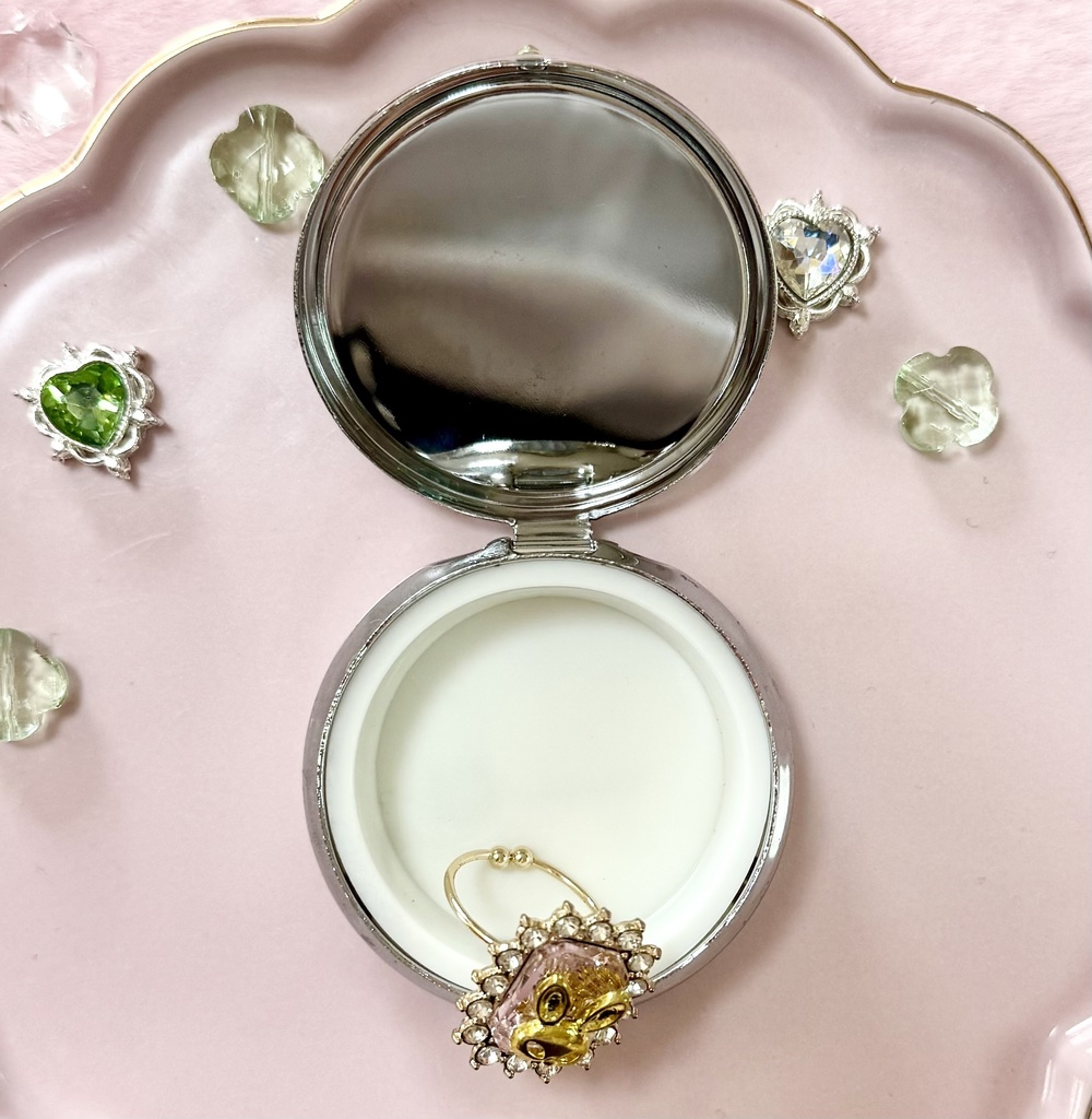 深緑の魔法少女の変身コンパクトケース