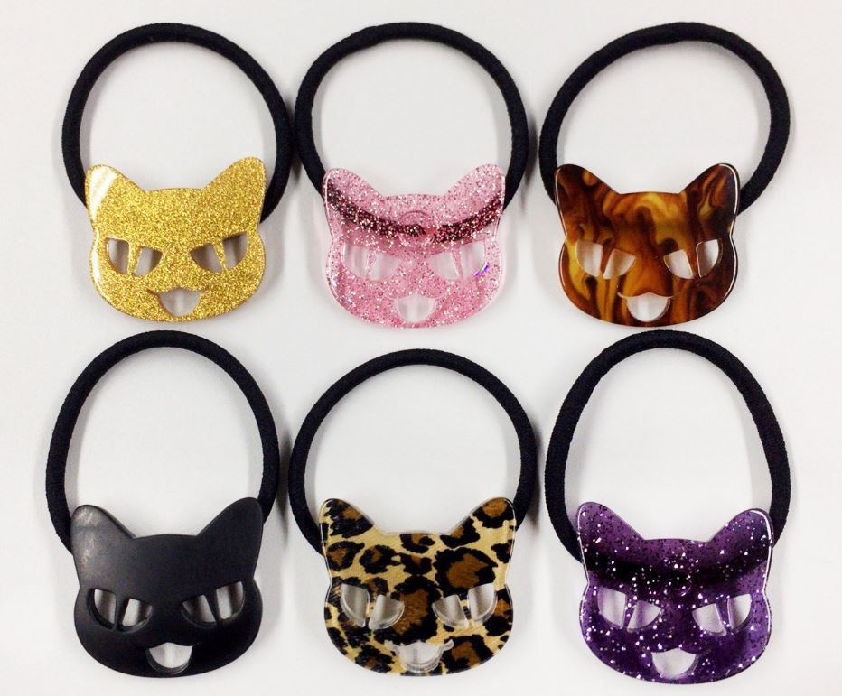 「クロネコ彼氏」チャーム付きヘアゴム ピンクラメ