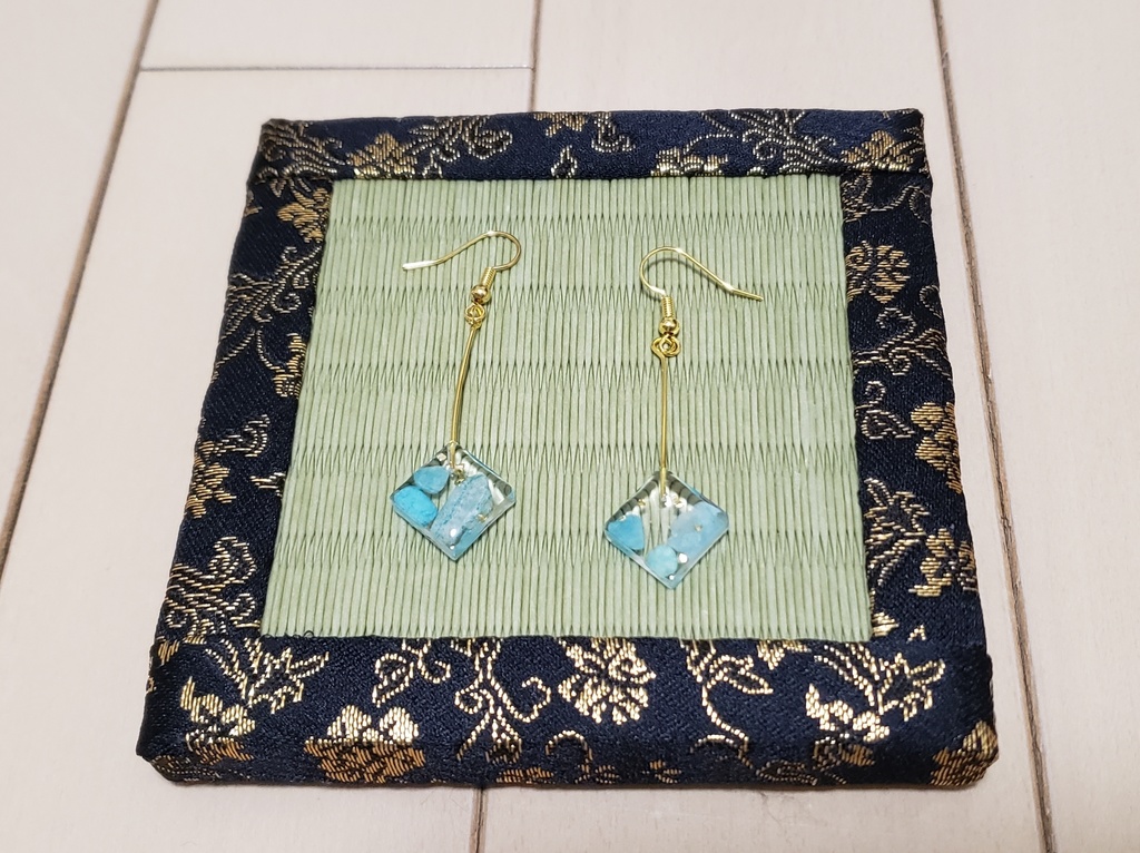 (ピアス)膝丸イメージ さざれ石風ピアス