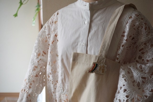 掲げて暮らす人権のブローチ