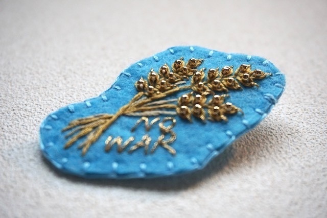 命願う小麦のブローチ<空>