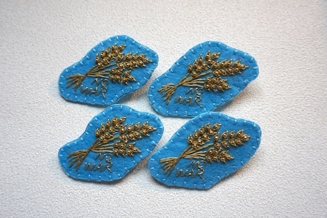 命願う小麦のブローチ<空>