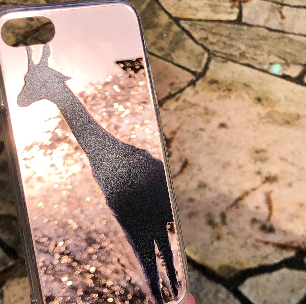 #映せ世界 ケース 「キリン」 (iPhone7、8)