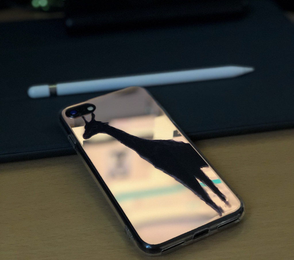 #映せ世界 ケース 「キリン」 (iPhone7、8)