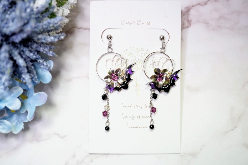 UNDEADイメージイヤリング〈こうもり×花〉