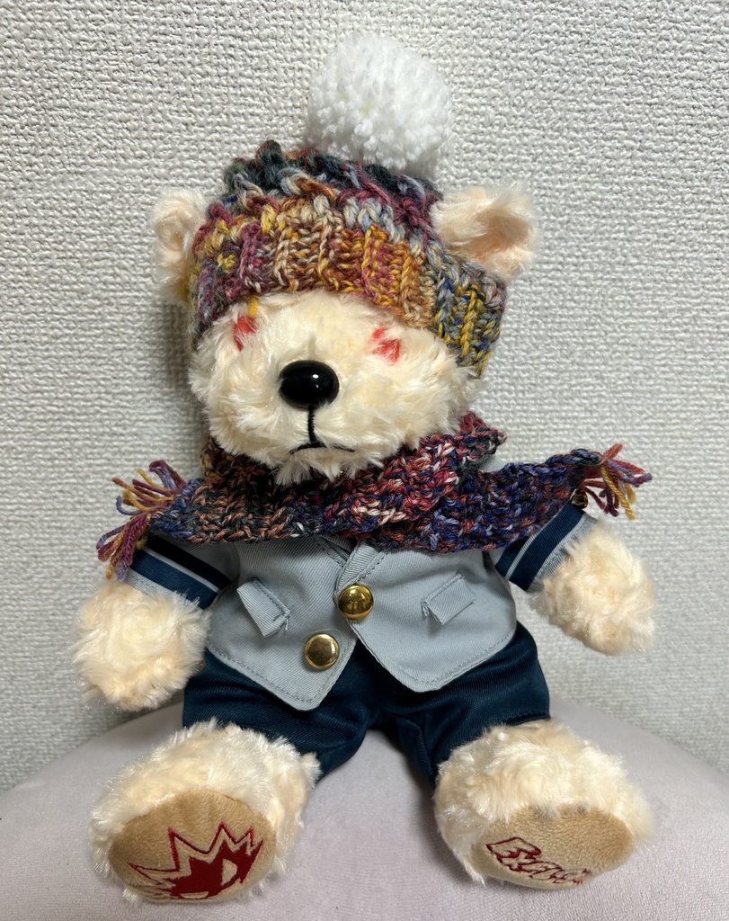 耳出てるけどクソあったけ〜ポンポン帽子