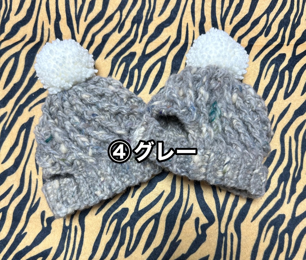 耳出てるけどクソあったけ〜ポンポン帽子