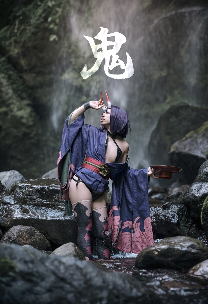 c107 酒呑童子　写真集チェキセット