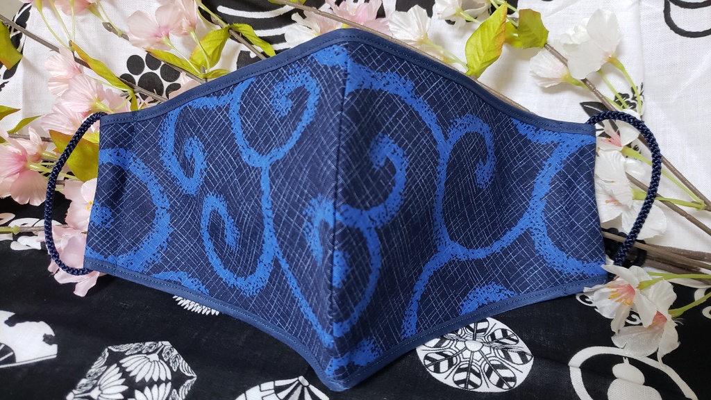和紐マスク/唐草模様・青
