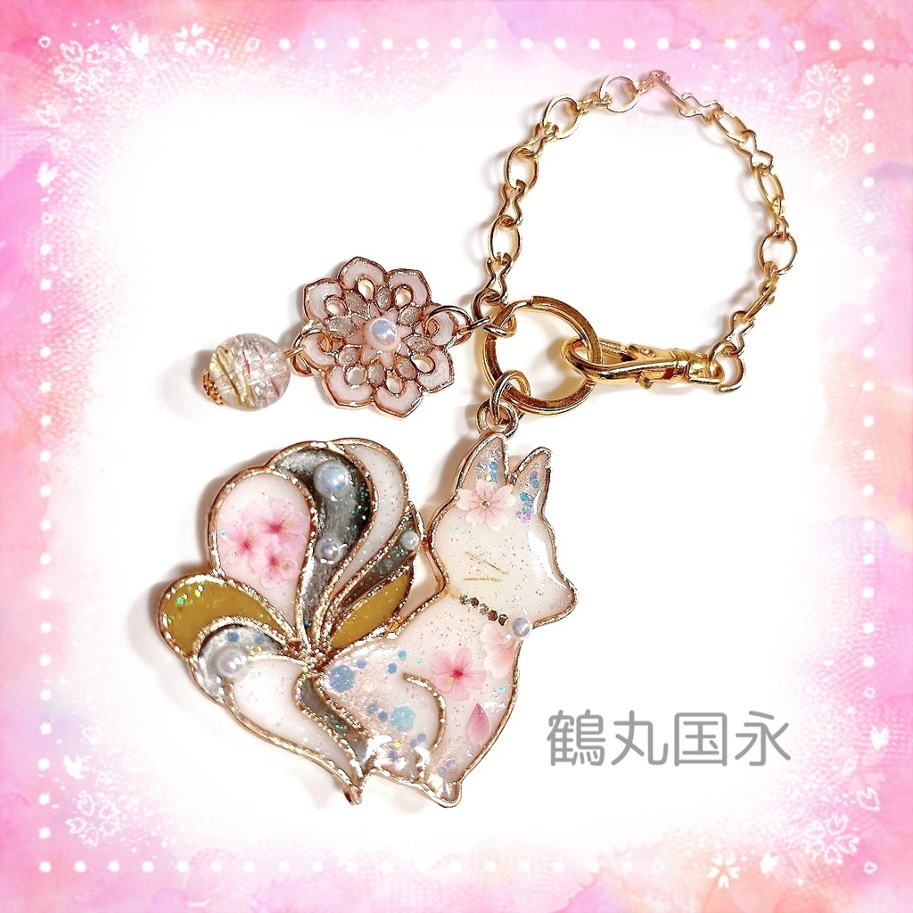 【刀剣乱舞イメージ】お狐様のレジンバッグチャーム