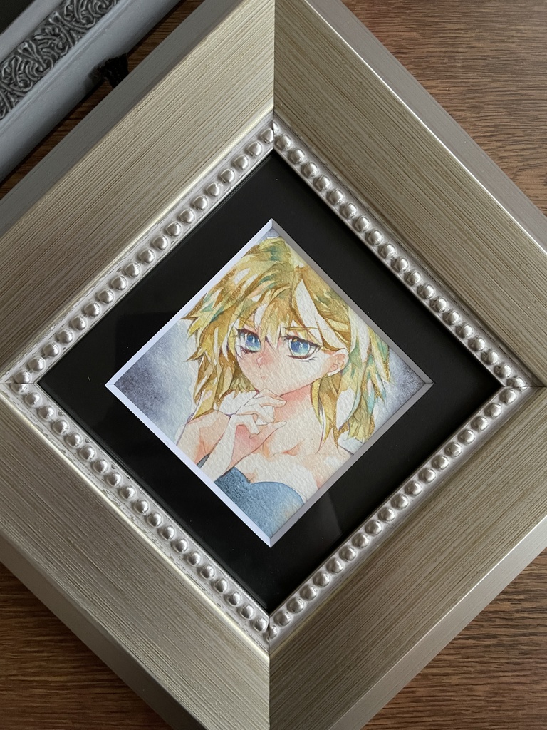 金と銀の額装水彩画