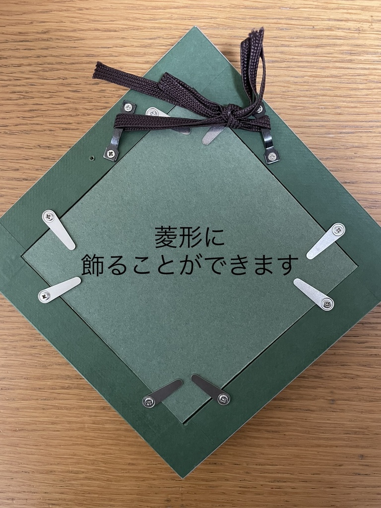 金と銀の額装水彩画