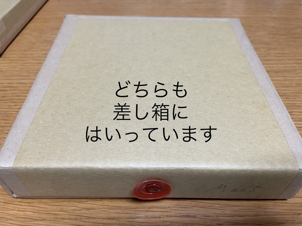 金と銀の額装水彩画