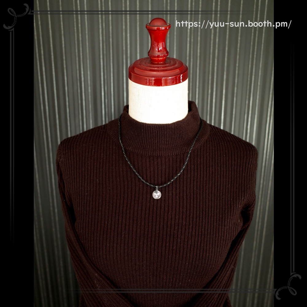 レザー調ネックレス 黒と赤