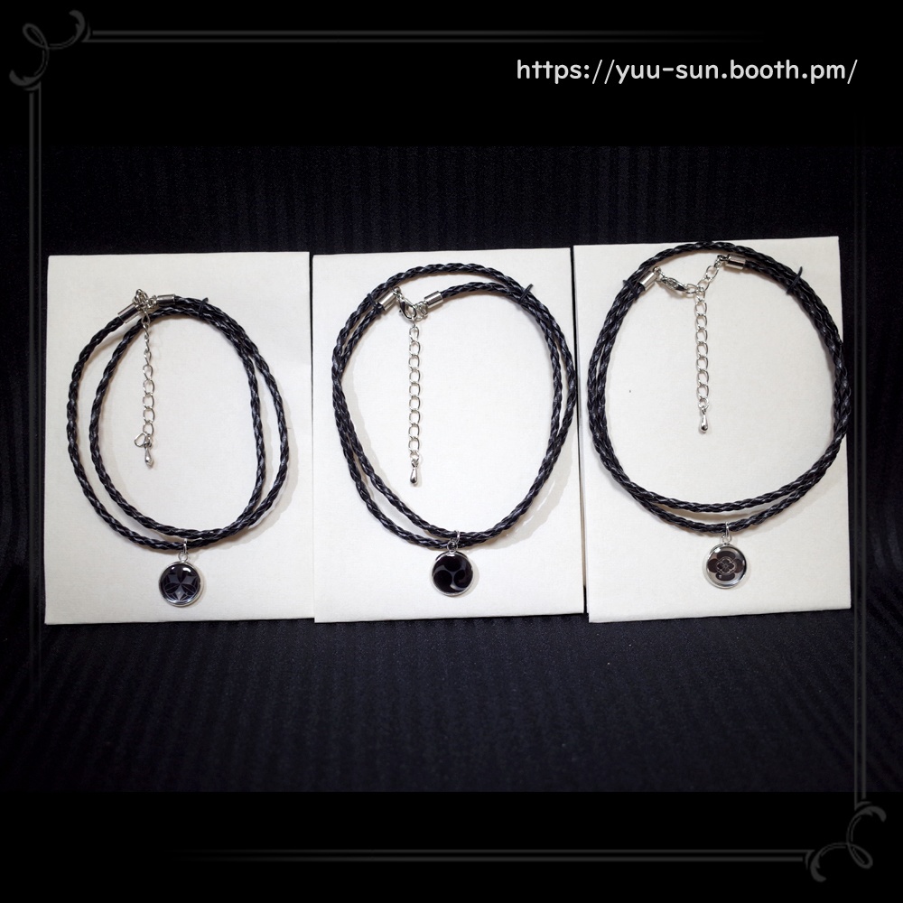 レザー調ネックレス 黒と赤