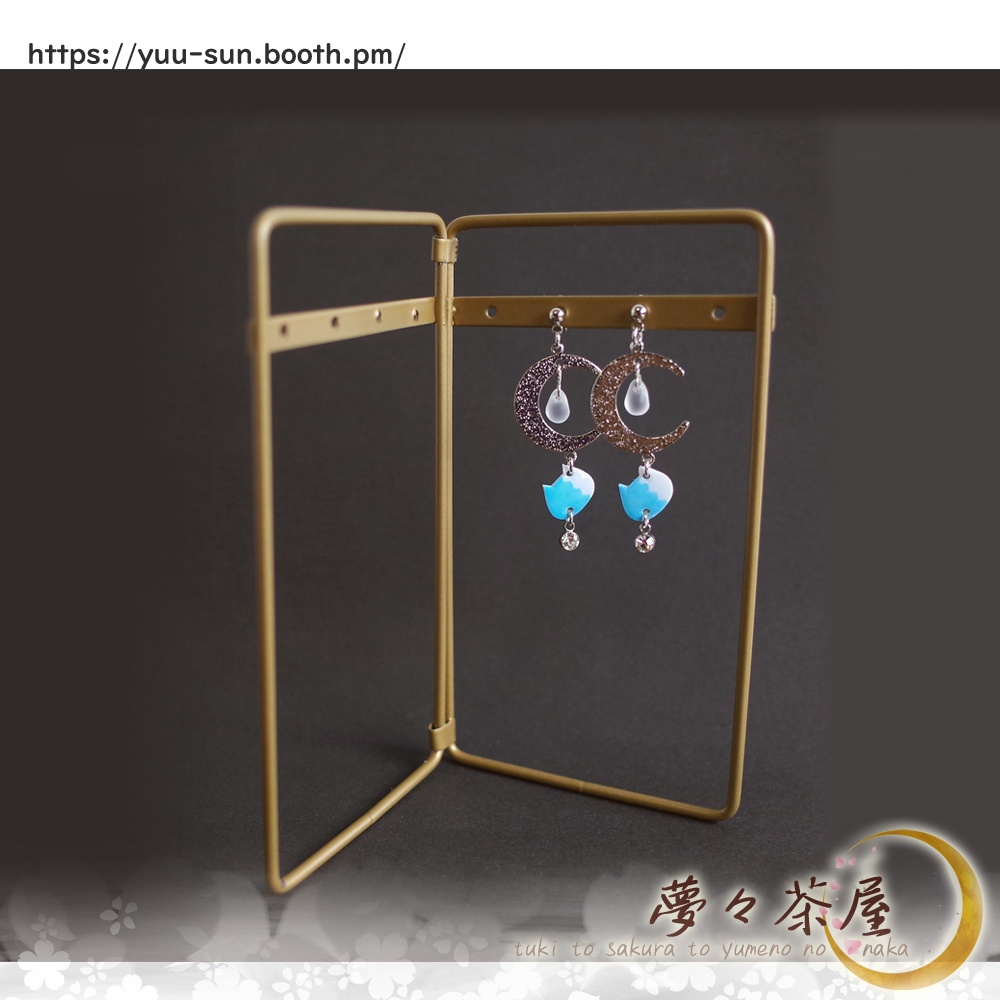 ▽だんだらネコと月のピアス