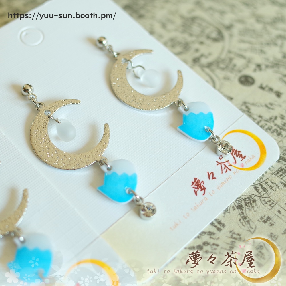 ▽だんだらネコと月のピアス