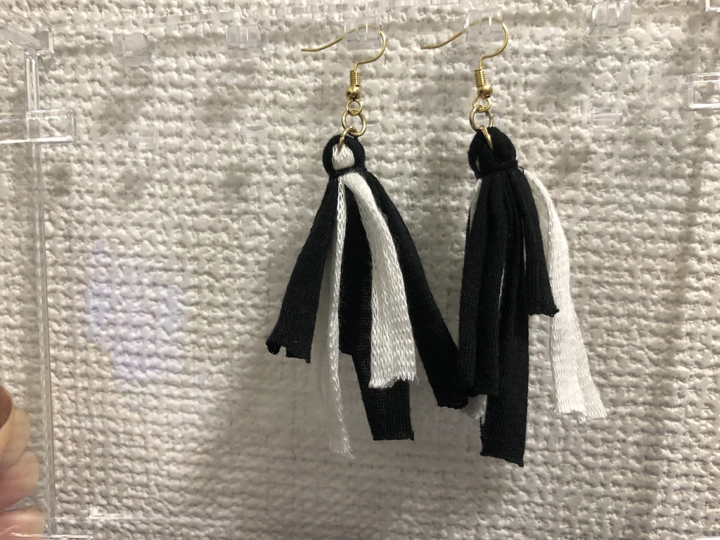 伊黒小芭内　イメージ　ピアス